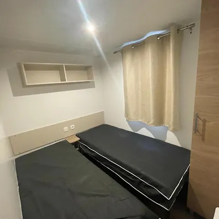 Particulier Loue Mobil-home Dans Le Parc Siblu Kamp alanı *