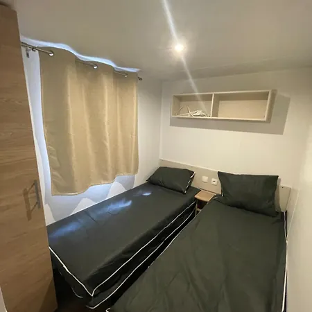 Particulier Loue Mobil-home Dans Le Parc Siblu Kamp alanı